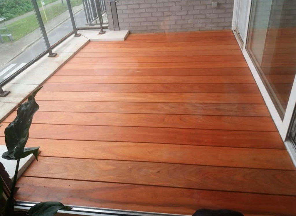 Houten terras in padouk, voor en na