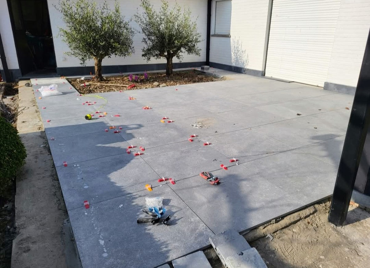 Terras in grote tegels