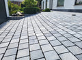 Oprit in Belgische blauwsteen met terras