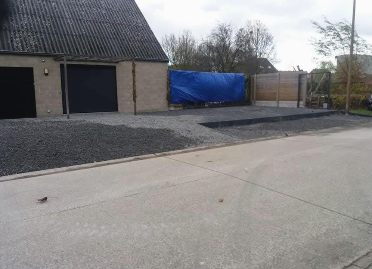 Oprit en voortuin waterdoorlatend verhard