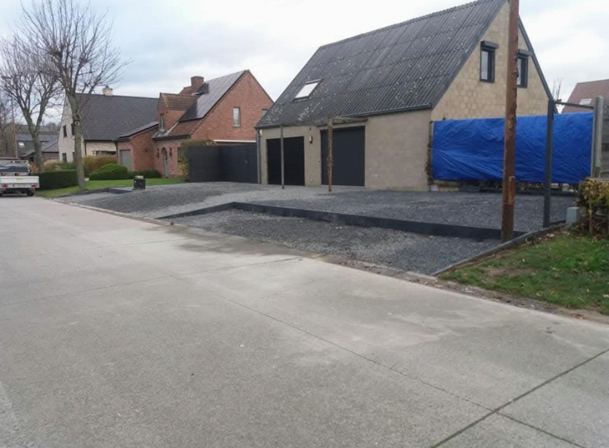 Oprit en voortuin waterdoorlatend verhard