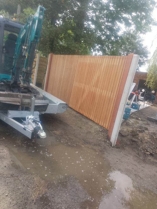Draaipoort in Afzelia met padoukpalen